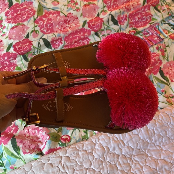 Joyfolie sparkle Pom Pom sandal! EUC!! - Picture 3 of 3